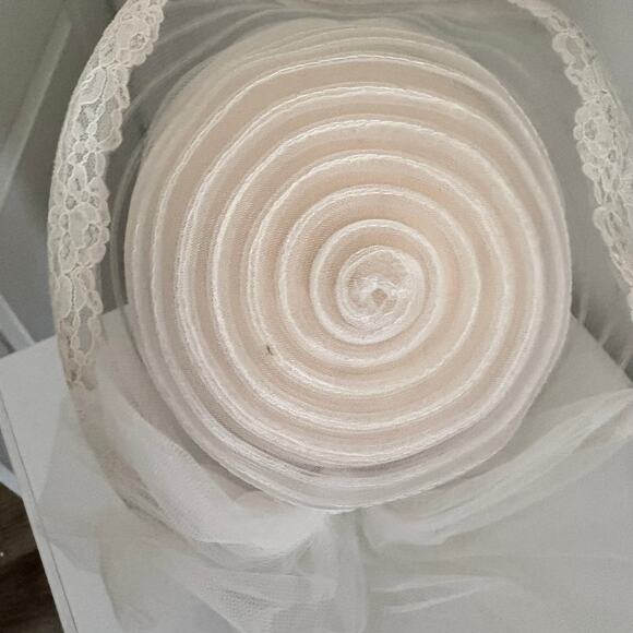 Vintage Bridal Wedding Veil Structured Hat Lace Tulle Bow Swirl Romantic OS main image 7